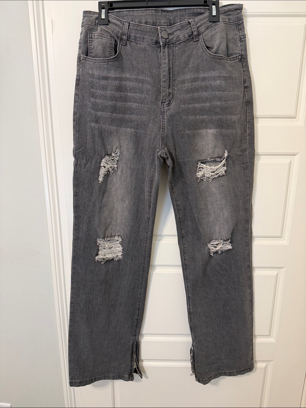 SHEIN Men’s Distressed Gray Relaxed Jeans